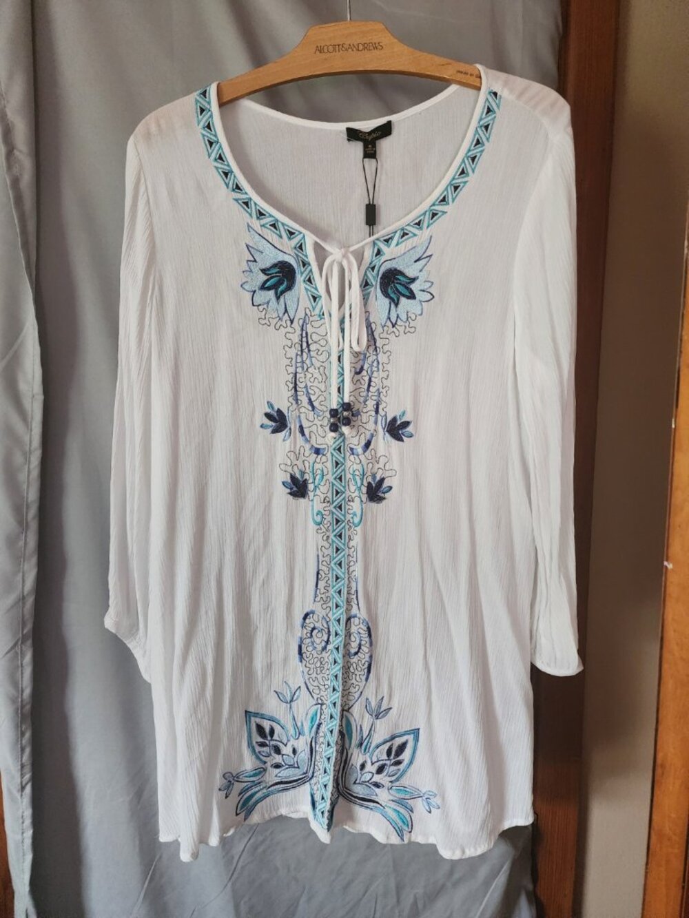 Cupio NWT White Embroidered Boho Tunic Top Size M